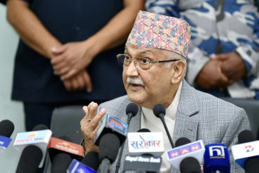 कांग्रेस सरकार ढाल्ने खेलमा लागेको एमाले अध्यक्ष ओलीको आरोप